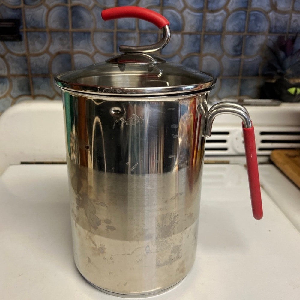 KUHN RIKON 4th BURNER POT WITH STRAINER BASKET AND LID//STAINLESS STEEL//RED